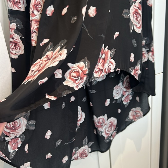 Torrid Floral Print Georgette Drape Back Top Short Sleeves Size 5 - Picture 5 of 13